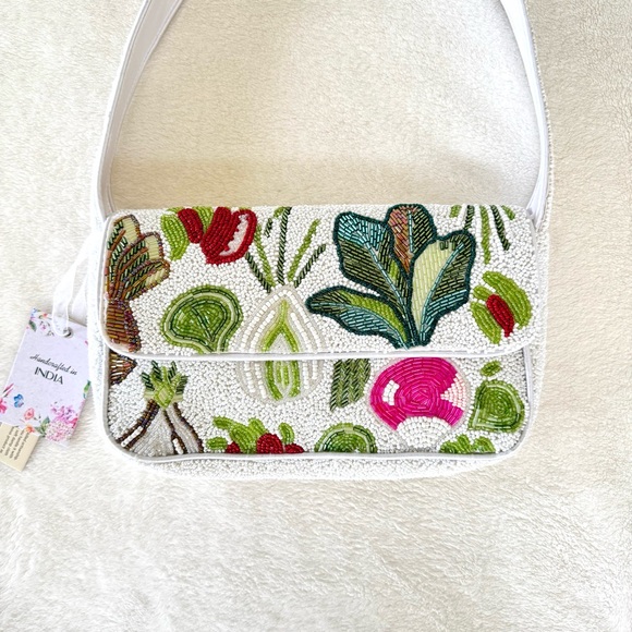✨HP✨ Viral Vegetable Garden Radish Beaded Shoulder Bag - Picture 2 of 7